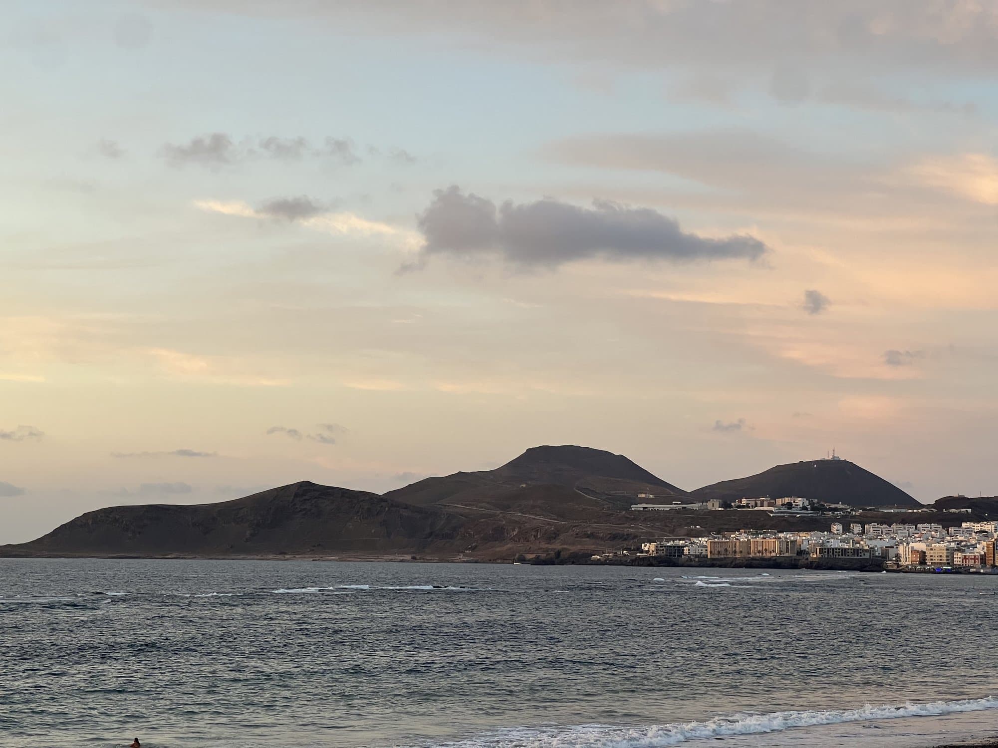 Costa de Las Palmas de Gran Canaria al atardecer